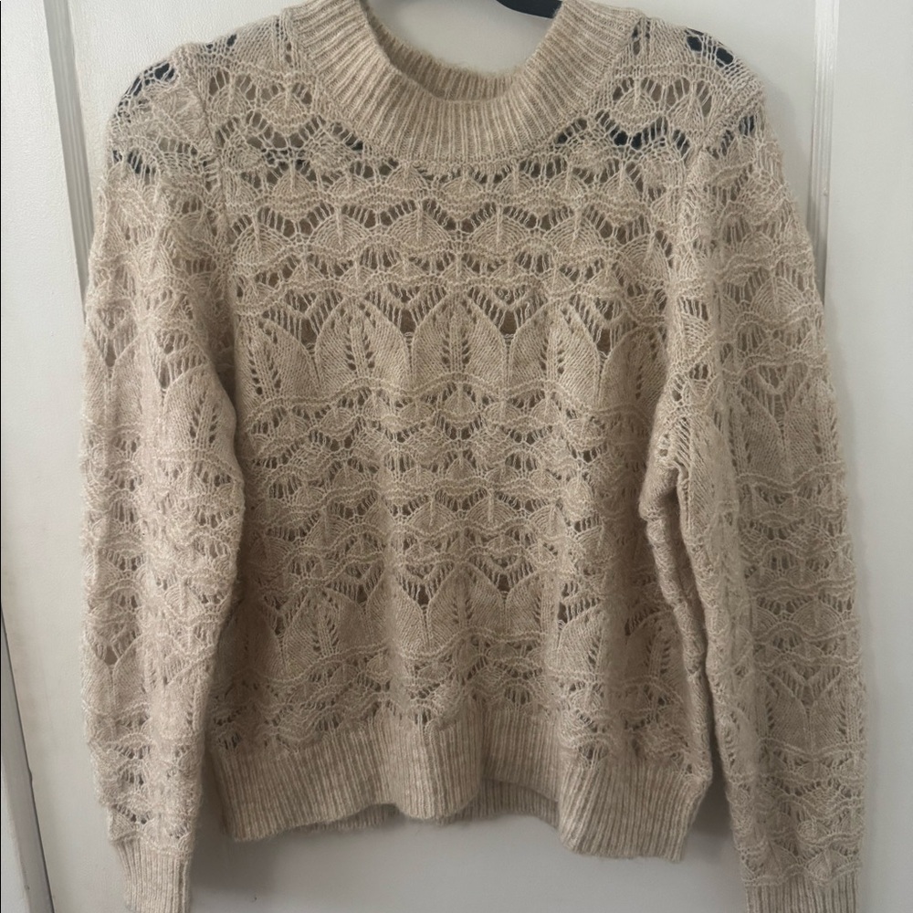 Summer or winter sweater, feminine and versatile